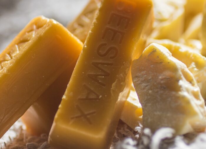 Φυτική κρέμα προσώπου για ξηρές επιδερμίδες με βούτυρο κακάο & μελισσοκέρι - Image 3