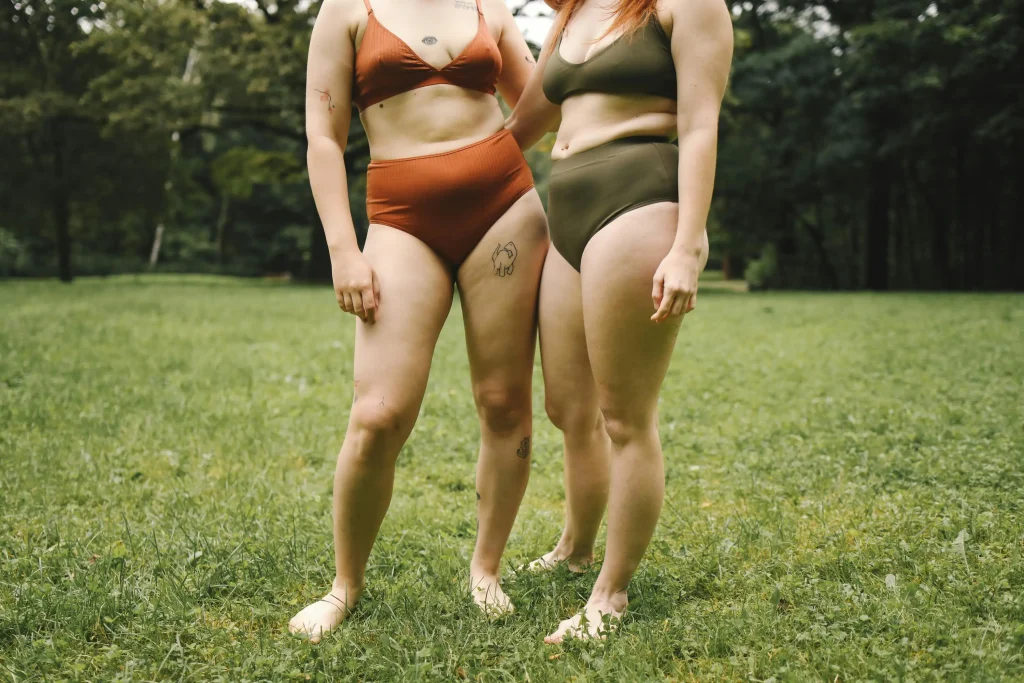 Δύο Γυναικεία Σώματα με Κυτταρίτιδα