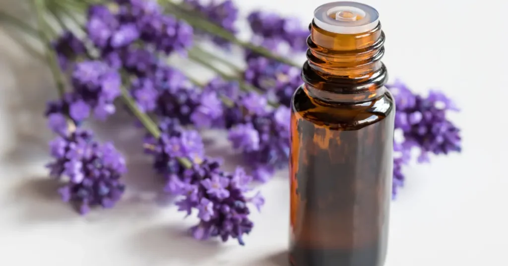 Έλαιο λεβάντας σε μπουκαλάκι