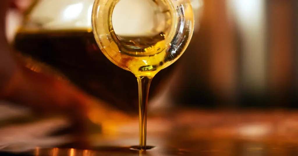 Έλαιο Χοχόμπα σε γυάλινο μπουκάλι